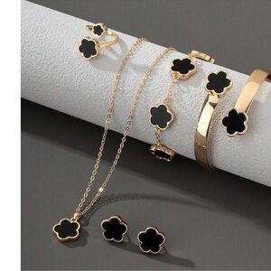 🔥 CLEARANCE🔥 Luxe Gold Tone Flower Necklace Ring Jewelry Set